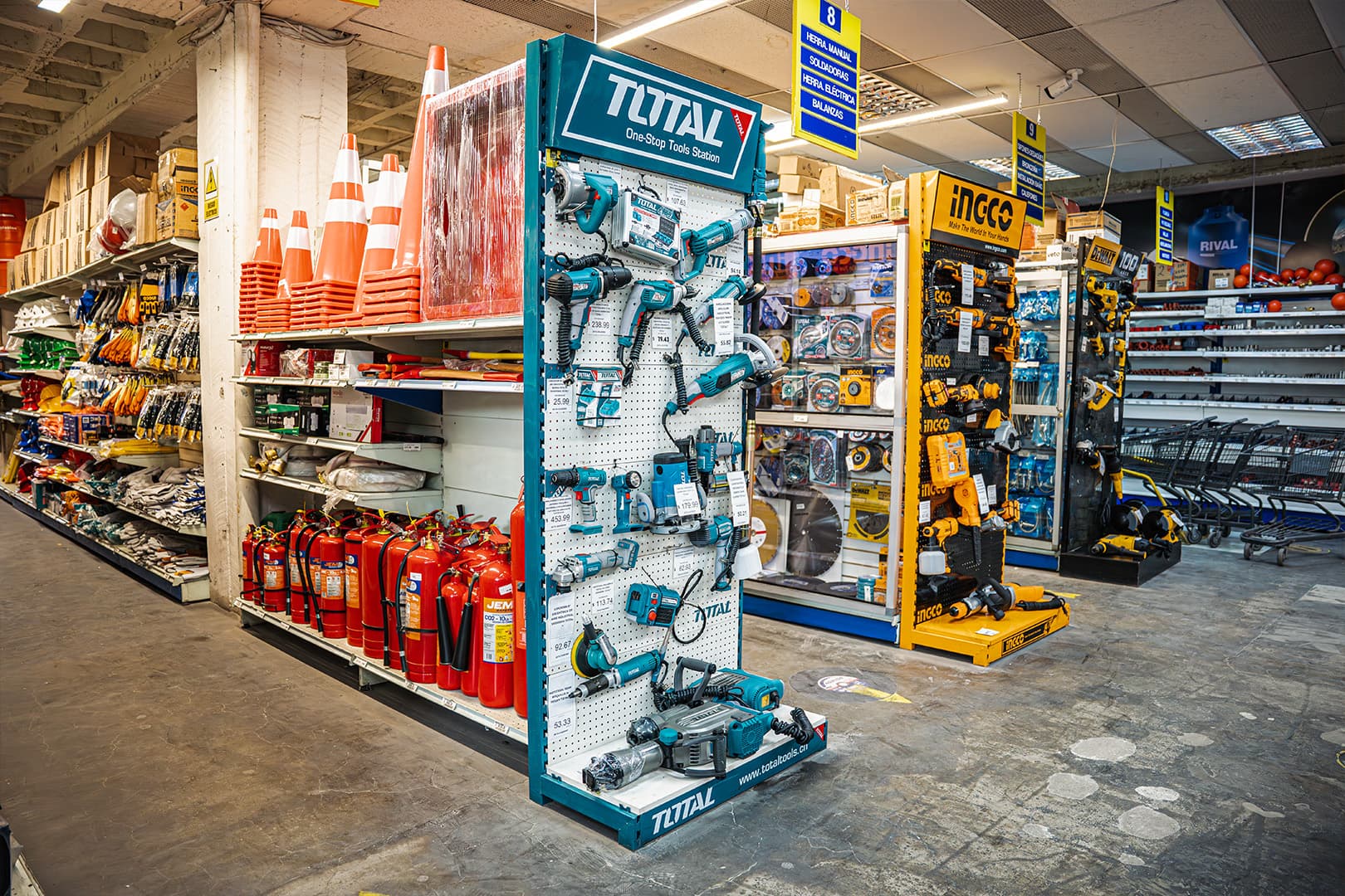 Exhibición de herramientas manuales y eléctricas en CHIMG