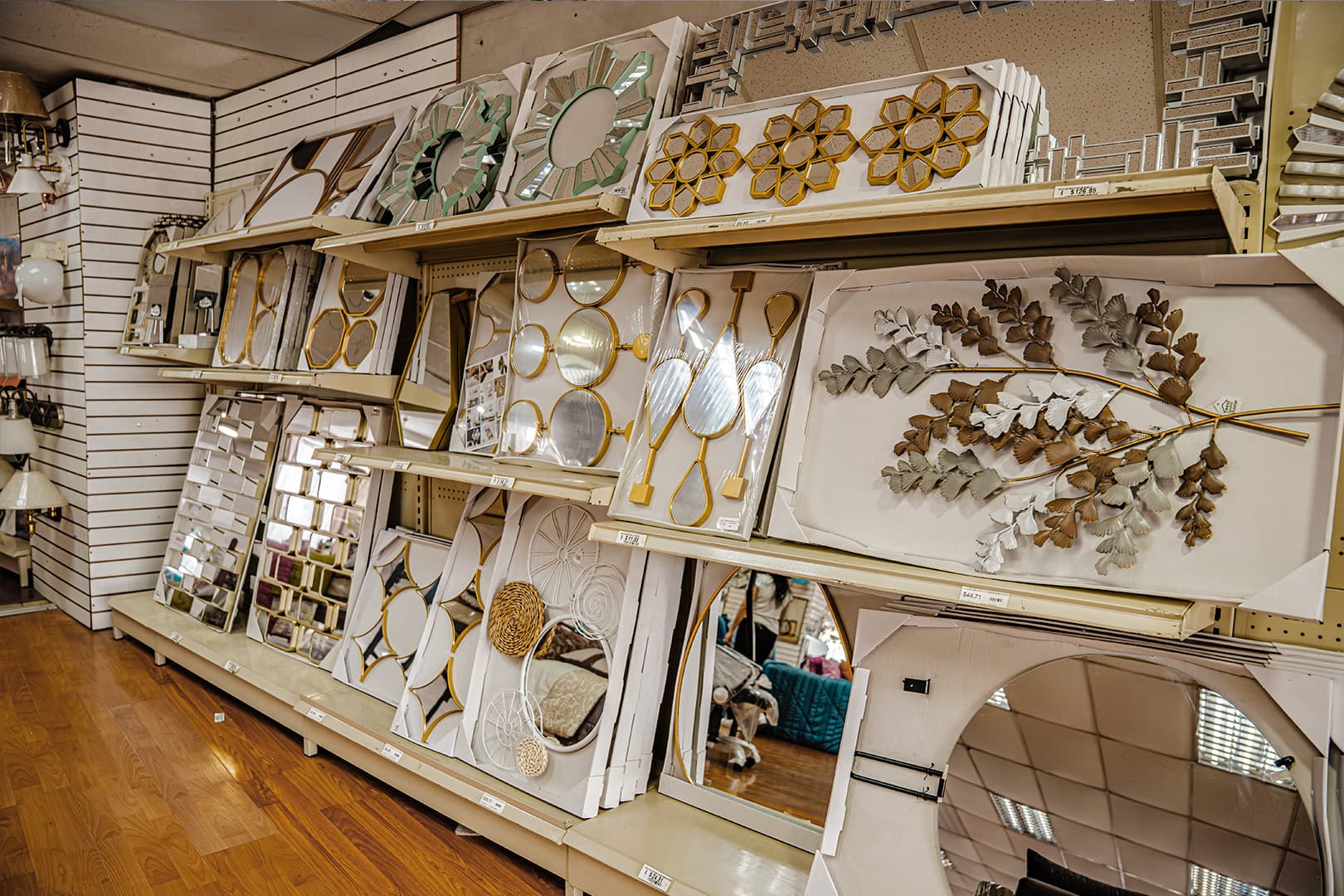 Exhibición de cuadros y decoración